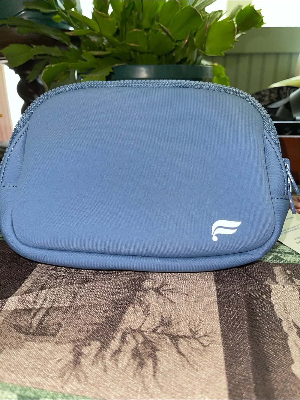 FABLETICS Blue Organizer Neoprene Belt Bag / Crossbody - Picture 3 of 5